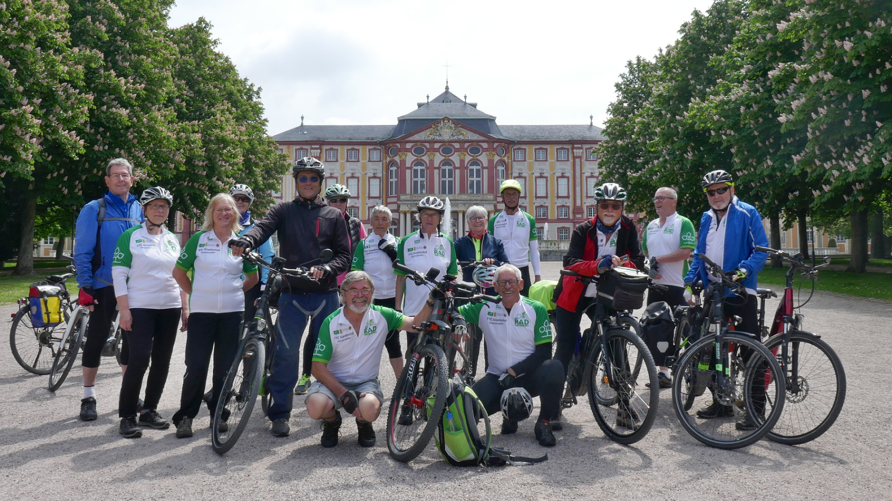 Mehr über den Artikel erfahren Genussradler auf der „Tour de Spargel“